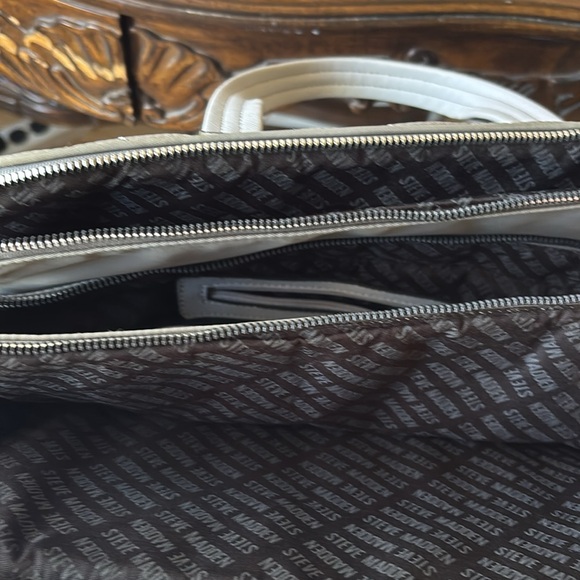 Steve Madden laptop purse, bag, satchel, so much space, pocket’s, messenger bag. - Picture 6 of 10